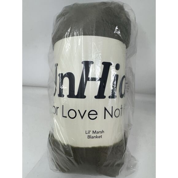 Unhide Faux Fur Bundle New Small Blanket And 20x20 Chocolate Pillow -Ship Fast - Picture 2 of 9